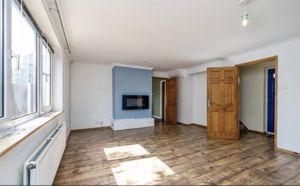 Lounge- click for photo gallery